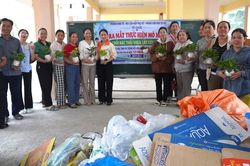An Giang: Phú An ra mắt mô hình đổi rác thải nhựa lấy cây xanh