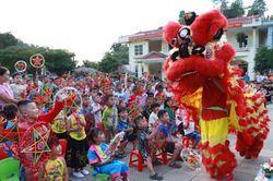 Ấm áp 'Biên cương - Đêm hội trăng rằm' nơi biên giới Lai Châu
