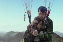 Son Ye Jin hé lộ câu chuyện phía sau cảnh ôm Hyun Bin trong 'Hạ cánh nơi anh'