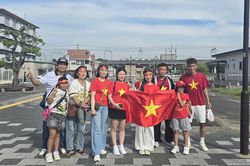 Cổ động viên Việt Nam tiếp lửa cho đội tuyển U23 tại ASIAD 20