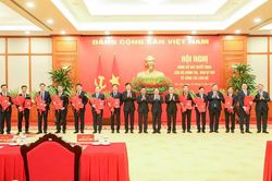 Công bố 12 quyết định của Bộ Chính trị, Ban Bí thư về công tác cán bộ