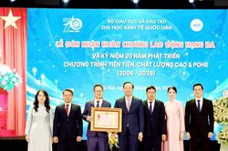 Viện Đào tạo Tiên tiến, Chất lượng cao và POHE thuộc Đại học Kinh tế Quốc dân đón nhận Huân chương Lao động hạng Ba