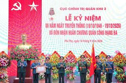 Thượng tướng Đỗ Xuân Tụng dự Lễ đón nhận Huân chương Quân công hạng Ba của Cục Chính trị Quân khu 2