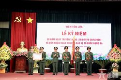 Trung tướng Lê Văn Hướng dự Lễ đón nhận Huân chương Bảo vệ Tổ quốc hạng Ba của Viện Tên lửa