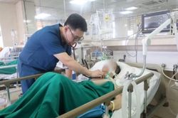 Cụ bà 101 tuổi đột quỵ được cứu sống, tái thông hoàn toàn mạch não