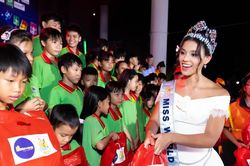 Top 3 Miss World 2026 đón Trung thu cùng thiếu nhi Việt Nam