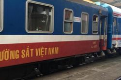 Mưa lũ gây gián đoạn đường sắt Bắc - Nam, nhiều chuyến tàu bị hủy