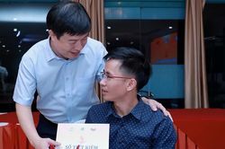 Trao sổ tiết kiệm gương thanh niên 'Tỏa sáng Nghị lực Việt' năm 2026