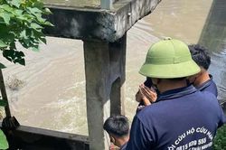 Đã tìm thấy thi thể nam sinh mất tích dưới cống tại Hà Nội