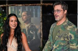 Brad Pitt nắm tay bạn gái kém 27 tuổi không rời giữa lúc gặp chuyện buồn