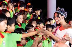 Top 3 Miss World 2026 tiếp tục hành trình ở Việt Nam đón Trung thu với trẻ em