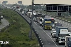5 ôtô đâm liên hoàn trên cao tốc Thành phố Hồ Chí Minh-Trung Lương