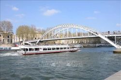 Du lịch đường sông lên ngôi tại Paris