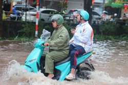 Chủ động phòng bệnh trong và sau ngập úng
