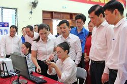 Phường Vũ Ninh ra mắt mô hình hỗ trợ dịch vụ công trực tuyến tại khu dân cư