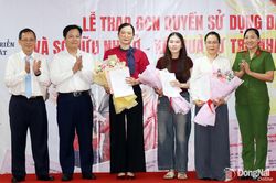 100 hộ dân đầu tiên nhận sổ hồng tại dự án nhà ở xã hội phường Phước Tân