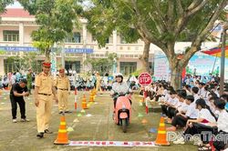 Đồng Tháp: Trang bị cho học sinh 'biết luật' và 'biết cách lái xe an toàn'
