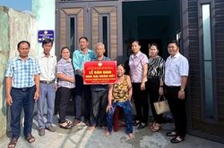 Bình Khê bàn giao 2 nhà Đại đoàn kết cho hộ khó khăn