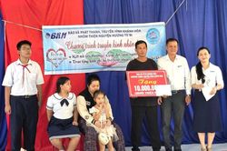 Báo và Phát thanh, Truyền hình Khánh Hòa phối hợp trao hơn 119 triệu đồng hỗ trợ bệnh nhân có hoàn cảnh khó khăn