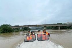 Khẩn trương khắc phục sạt lở, bảo đảm giao thông thông suốt