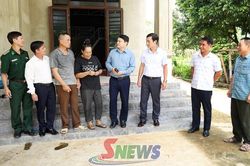 Đồng chí Phó Chủ tịch UBND tỉnh kiểm tra công tác xóa nhà tạm, nhà dột nát tại xã Sông Mã và Chiềng Khoong