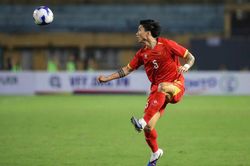 Vì sao Đoàn Văn Hậu bị gạch tên ở tuyển Việt Nam dù vừa vô địch AFF Cup 2026?