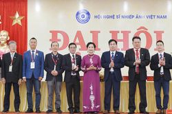 Nghệ sĩ Trần Thị Thu Đông tái đắc cử Chủ tịch Hội Nghệ sĩ nhiếp ảnh Việt Nam