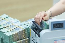 Người dân gửi hơn 11,2 triệu tỷ đồng vào ngân hàng giữa làn sóng lãi suất neo cao