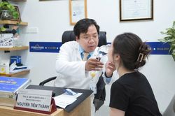 Làm đẹp cấp tốc mùa tựu trường, nhiều thiếu nữ mặt sưng như ong đốt