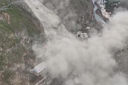 Sạt lở 800.000 m³ đất đá ở Trung Quốc, Mân Giang bị chắn dòng