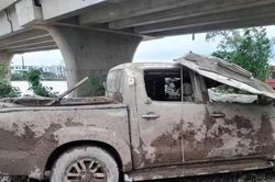 Phát hiện ô tô dưới kênh, bên trong có xương người