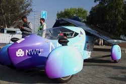 Xe năng lượng mặt trời thử sức trên hành trình 2.500 km