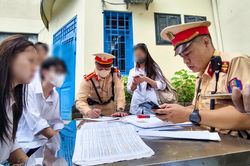 H&agrave; Nội xử l&yacute; gần 1.800 trường hợp học sinh vi phạm giao th&ocirc;ng trong nửa th&aacute;ng