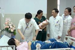 Mổ khẩn cấp cứu thai phụ 36 tuần bị rắn cắn