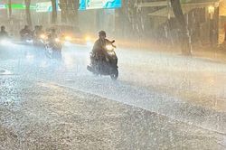 Mưa to 'trắng trời' bao giờ mới dứt? Diễn biến những ngày tới có gì đáng chú ý?