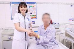 Ngừng tuần hoàn 2 lần, người đàn ông được cứu sống ngoạn mục