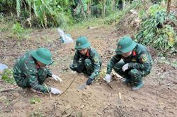 Tìm thấy thẻ căn cước, ngòi bút khắc tên chôn cùng hài cốt liệt sỹ ở Quảng Trị
