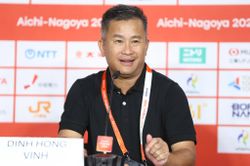 HLV Đinh Hồng Vinh bắt chước 'ma thuật' Kim Sang-sik ở U23 Việt Nam