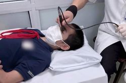 Nam sinh 13 tuổi vỡ nhãn cầu sau cú bật ô của bạn học