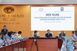 Vốn ngân hàng cho DNNVV: Sau lãi suất là gánh nặng phí, bảo hiểm, hồ sơ