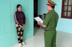 Khởi tố 2 đối tượng tàng trữ 3.730 bao thuốc lá lậu ở An Giang