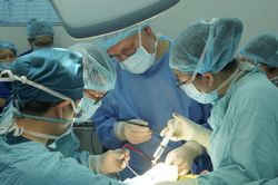 TPHCM lần đầu cấy thành công điện cực thính giác thân não cho trẻ điếc bẩm sinh