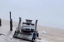 Cục CSGT vào cuộc xác minh clip phà chở người và phương tiện mất ATGT đường thủy