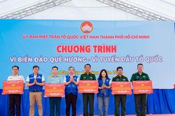 'Trăng thu Biên cương' lan tỏa nghĩa tình nơi đảo xa