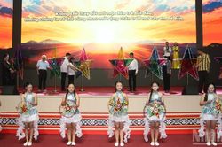 Học bổng 'Chân trời ước mơ-Hành trình 15 năm' chắp cánh cho trẻ em nghèo Quảng Ngãi