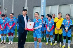 Tổng Lãnh sự quán Việt Nam tại Osaka và cộng đồng người Việt tại Kansai gặp mặt Đội tuyển nữ Việt Nam
