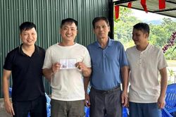 Giây phút dũng cảm lao ra dòng nước dữ cứu người