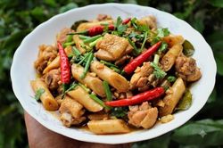 Thưởng thức món Gà nhảy bụi riềng - Thứ vị ngon gây thương nhớ giữa đại ngàn Trường Sơn