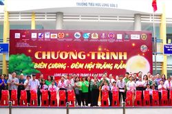 Trao 300 phần quà Trung thu đến trẻ em vùng biển