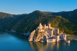 Golubac- thành trì bất khả xâm phạm bên dòng sông huyền thoại châu Âu